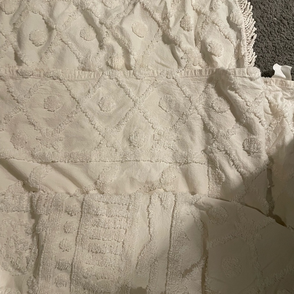 Textured Cream chenille bedspread - Picture 2 of 5